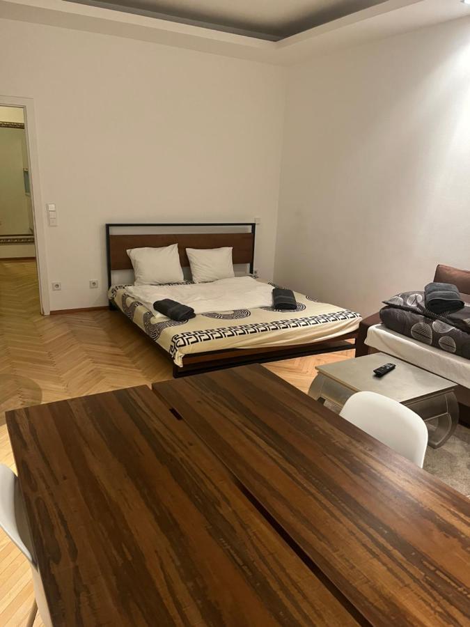 Default 1010 Apartment Wina Bagian luar foto