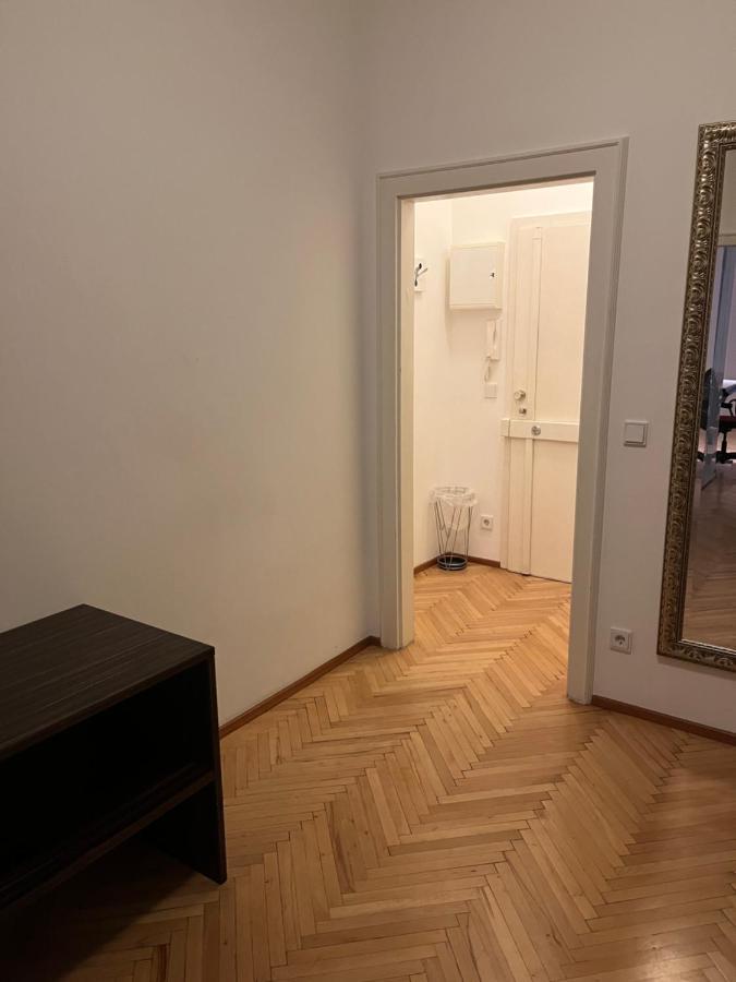 Default 1010 Apartment Wina Bagian luar foto